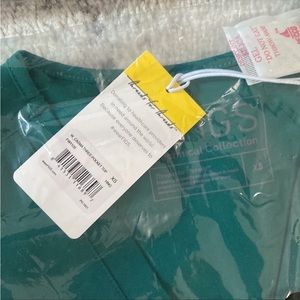 NWT FIGS Casma Three-Pocket Top XS Hunter Green